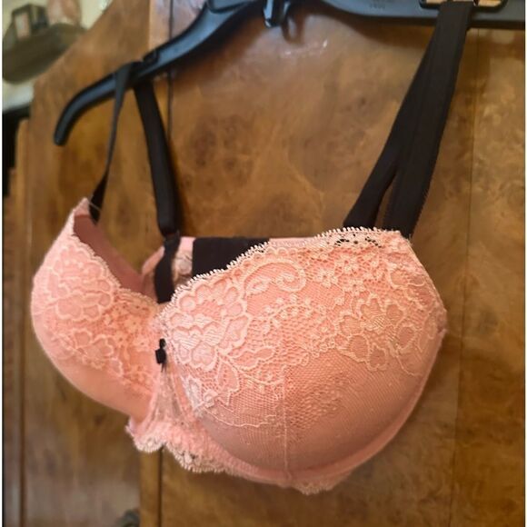 Victorias Secret - 34DD - bra - Picture 5 of 6